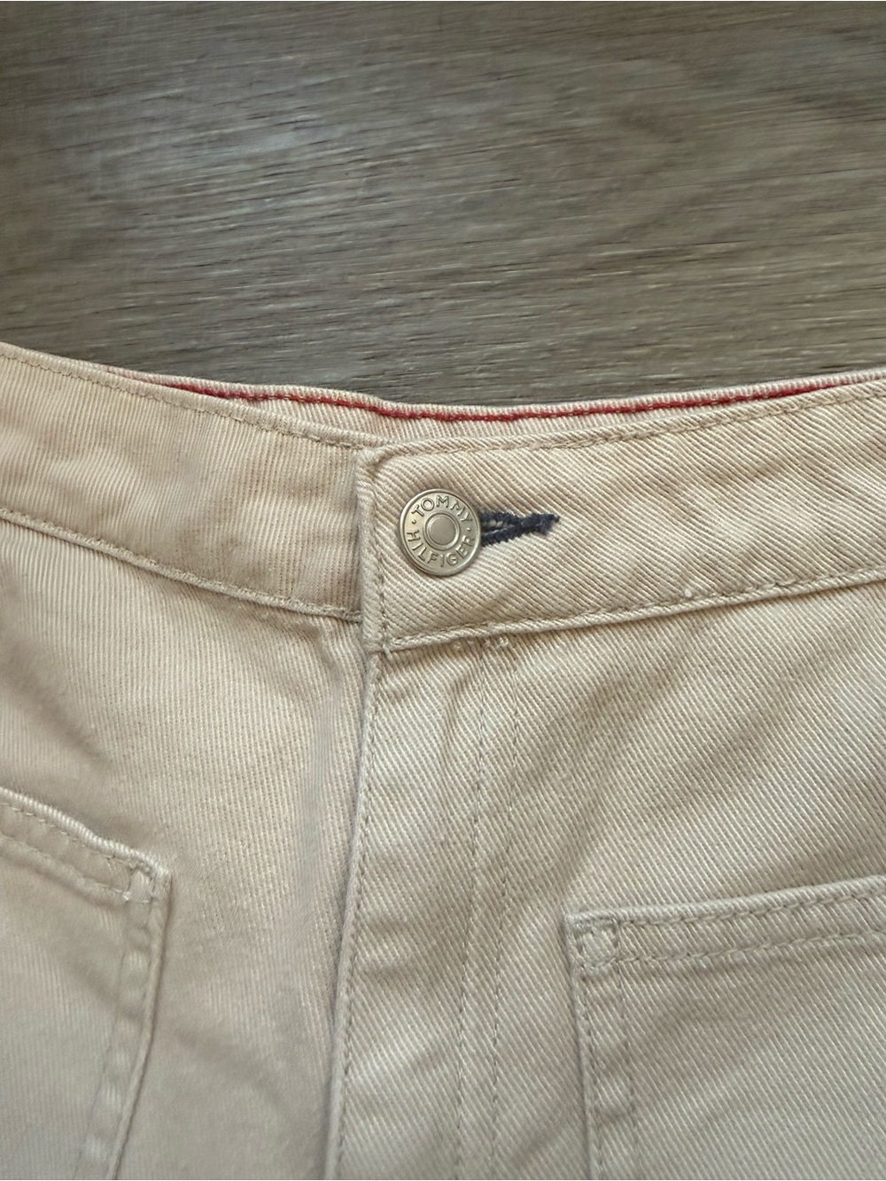 Tommy Hilfiger Cream Denim Shorts with Front Patch Pockets - Picture 3 of 4